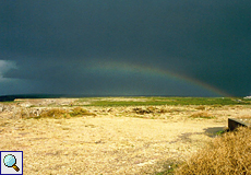 Regenbogen über dem Hinterland
