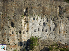 Kleine Felsennischen des thrakischen Kultkomplexes Kovan Kaya