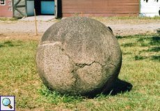 Prähistorische Steinkugel