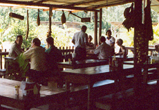 Zwischenstopp im Restaurant in der Nähe des Braulio-Carrillo-Nationalparks