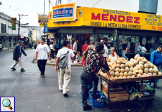 Obststand auf einer Straße in San José