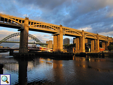 Die High Level Bridge in Newcastle im Licht der Abendsonne