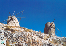 Die Windmühlen am Pass von Ambélos
