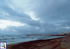Regenwolken über dem Strand von C'an Picafort