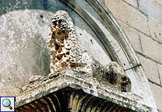 Verwitterte Skulptur in Valletta