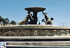 Der Tritonbrunnen am Busbahnhof