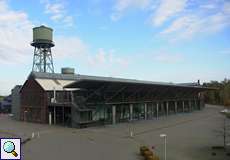 Die Jahrhunderthalle und der Wasserturm - zwei Wahrzeichen von Bochum