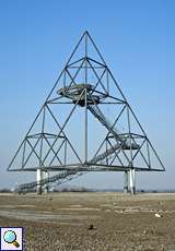 Der Tetraeder auf der Halde an der Beckstraße in Bottrop