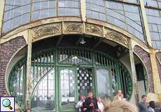 Eingang der Maschinenhalle der Zeche Zollern, Schacht II/IV