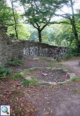 Die Ruine der Isenburg am Rande des Schellenberger Waldes