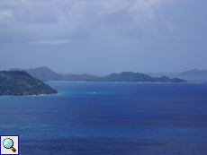 Beeindruckende Fernsicht bis zu den Inseln Curieuse und Aride (ganz hinten rechts)