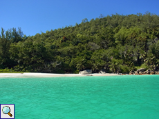 Der malerische Strand der Anse Georgette