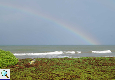 Regenbogen über dem Meer