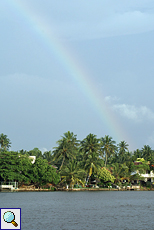 Regenbogen über dem Bentota-Fluss bei Aluthgama