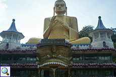 Goldener Tempel und Buddha in Dambulla