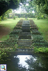 Stufenförmig angelegte Mini-Teiche im Brief Garden