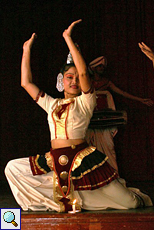 Kandy-Tänzerin beim Poya-Tanz