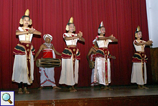 Kandy-Tänzerinnen beim Poya-Tanz
