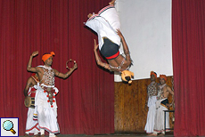 Akrobatik auf der Bühne begeistert viele Zuschauer