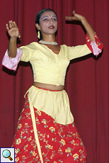 Anmutige Tänzerin der Gruppe 'Dance Lanka'