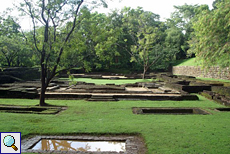 Wassergarten und Schutzwall von Sigiriya