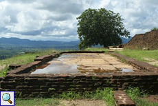 Ruinen auf dem Gipfel des Sigiriya-Felsens