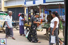 Menschen in Aluthgama