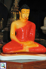 Kleine Buddha-Statue im Zahntempel