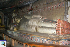 Liegende Buddha-Statue in Dambulla