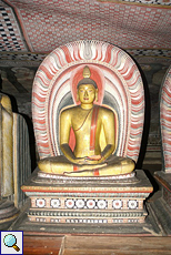 Buddha-Statue, Wand- und Deckenmalereien in Dambulla