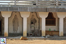 Bildhauer bei der Arbeit in Kande Vihara