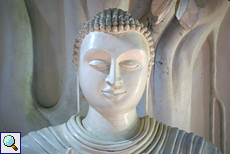 Buddha-Statue in der Panchakapaduwa-Tempelanlage