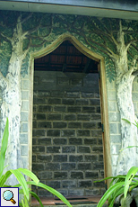Eingang zur Meditationshalle der Panchakapaduwa-Tempelanlage