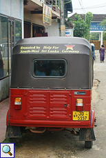 Von einem Tsunami-Hilfsprojekt gespendetes Tuktuk