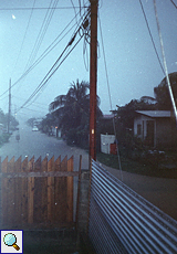 Heftiger Regen in den frühen Morgenstunden des 12.11.2004 auf Tobago