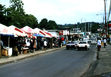 Straße in Scarborough auf Tobago
