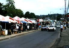 Eine Straße in Scarborough auf Tobago